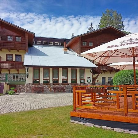 Rodinny "Hotel U Mustku" Desná Esterno foto