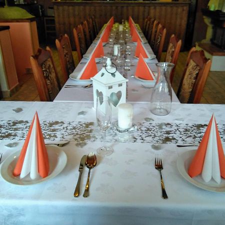 Rodinny "Hotel U Mustku" Desná Esterno foto