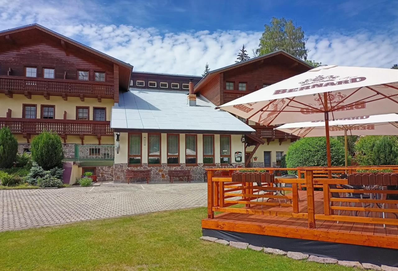 Rodinny "Hotel U Mustku" Desná Esterno foto