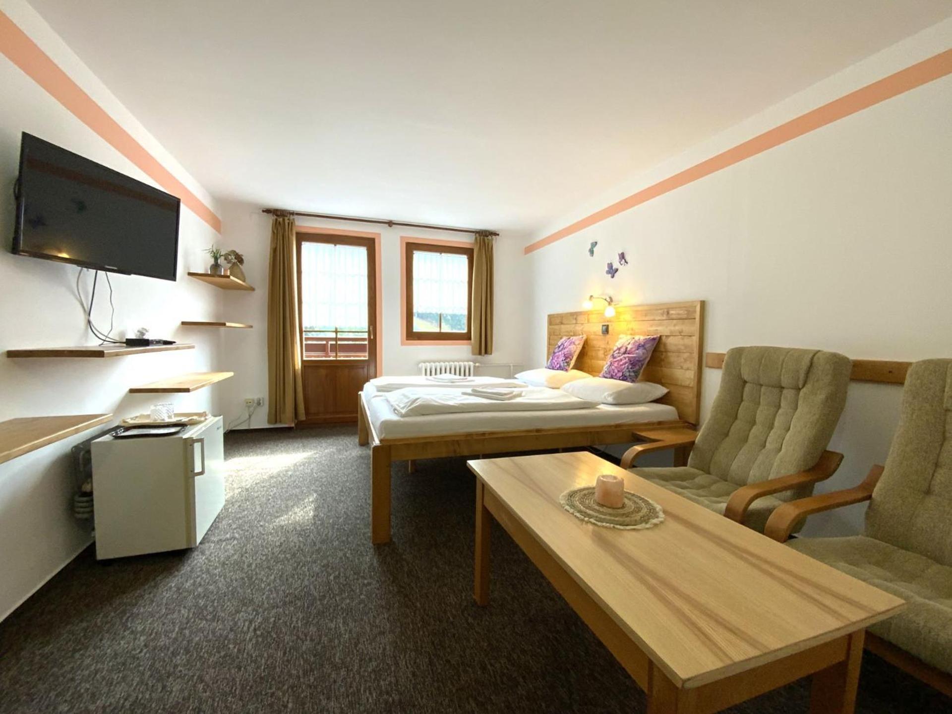 Rodinny "Hotel U Mustku" Desná Esterno foto