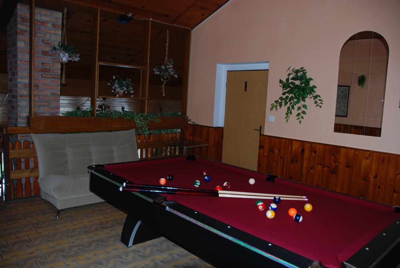 Rodinny "Hotel U Mustku" Desná Esterno foto