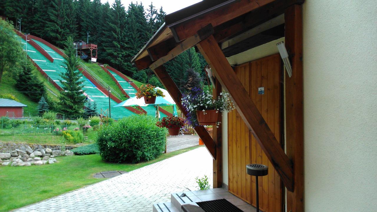 Rodinny "Hotel U Mustku" Desná Esterno foto