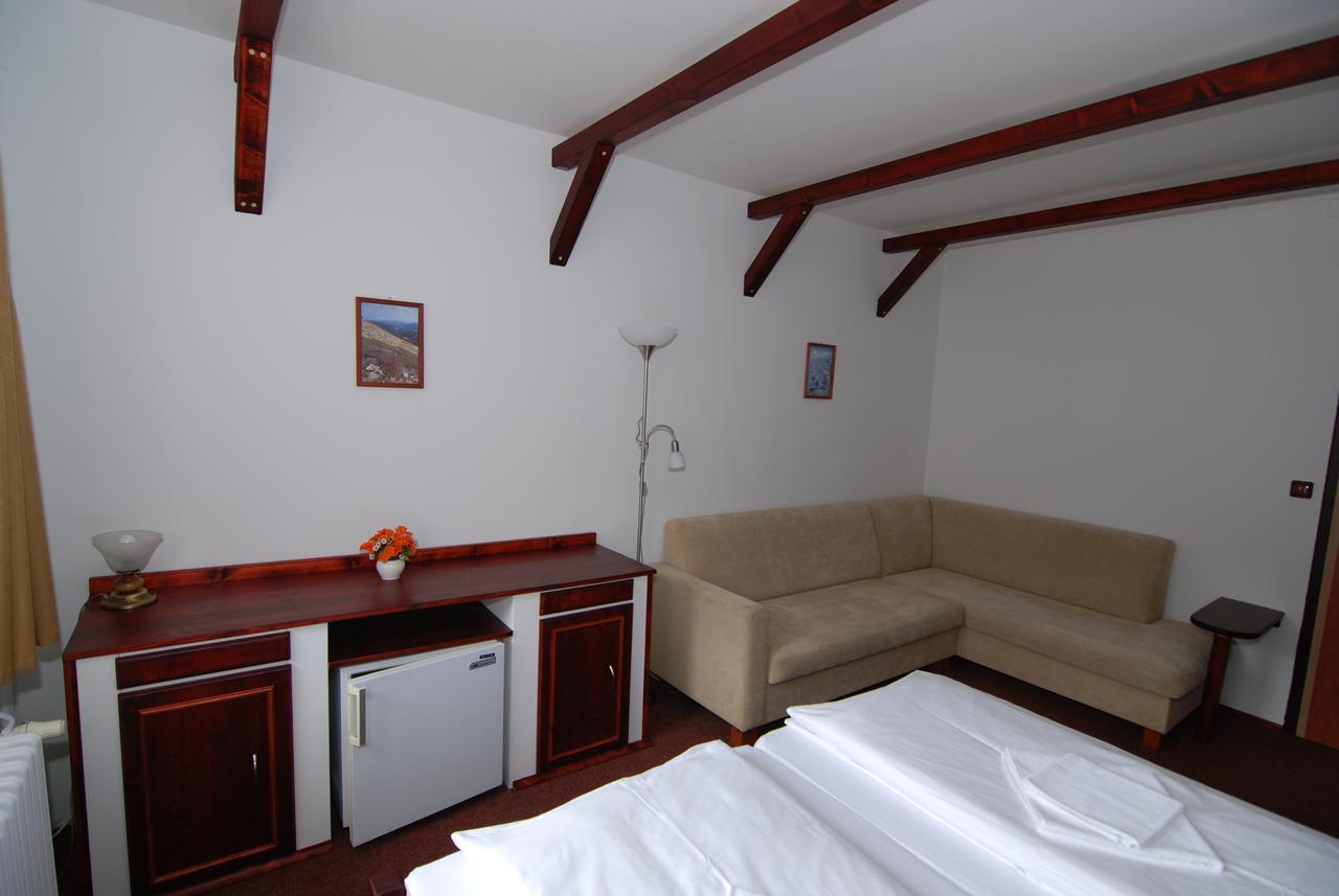 Rodinny "Hotel U Mustku" Desná Esterno foto