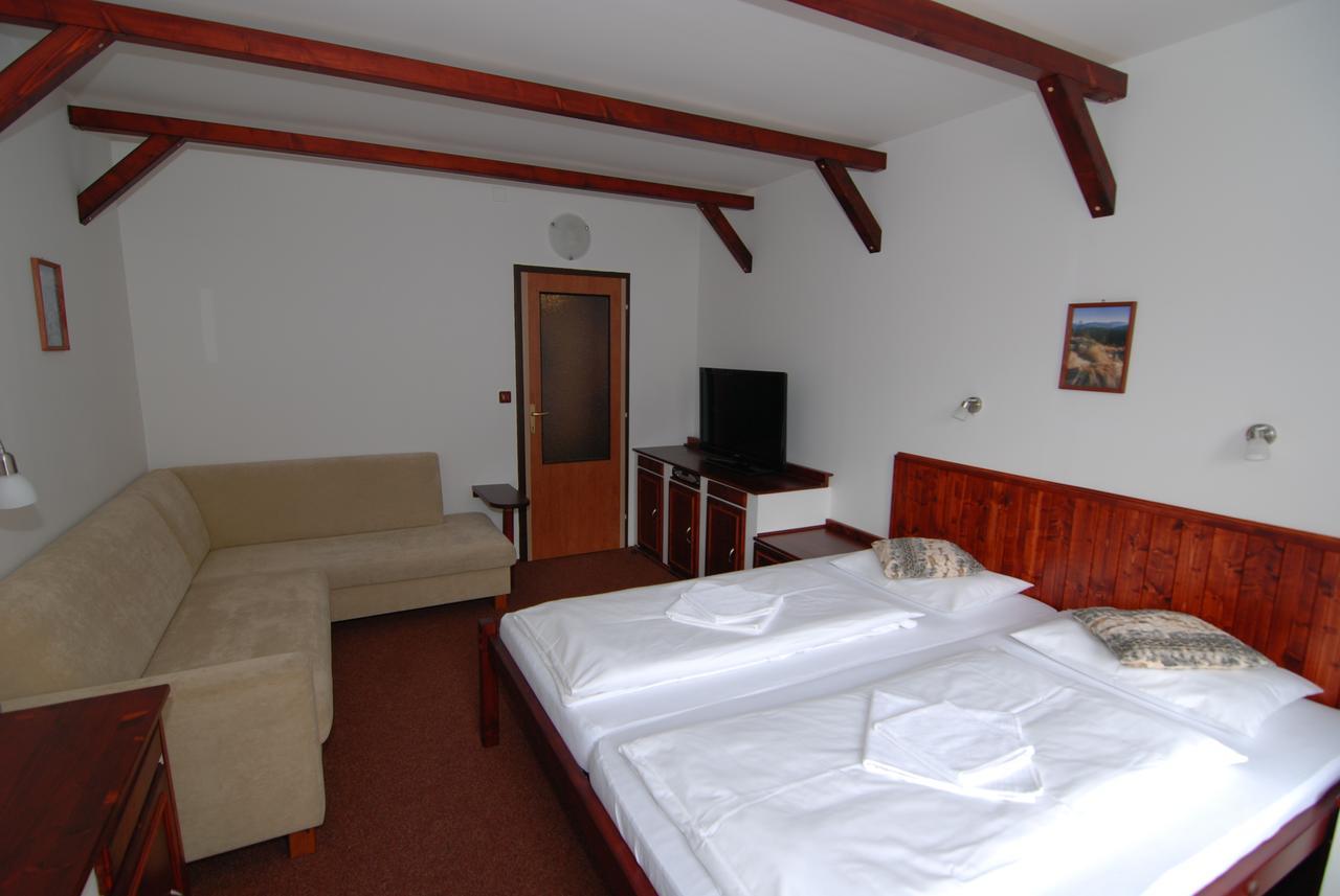 Rodinny "Hotel U Mustku" Desná Esterno foto