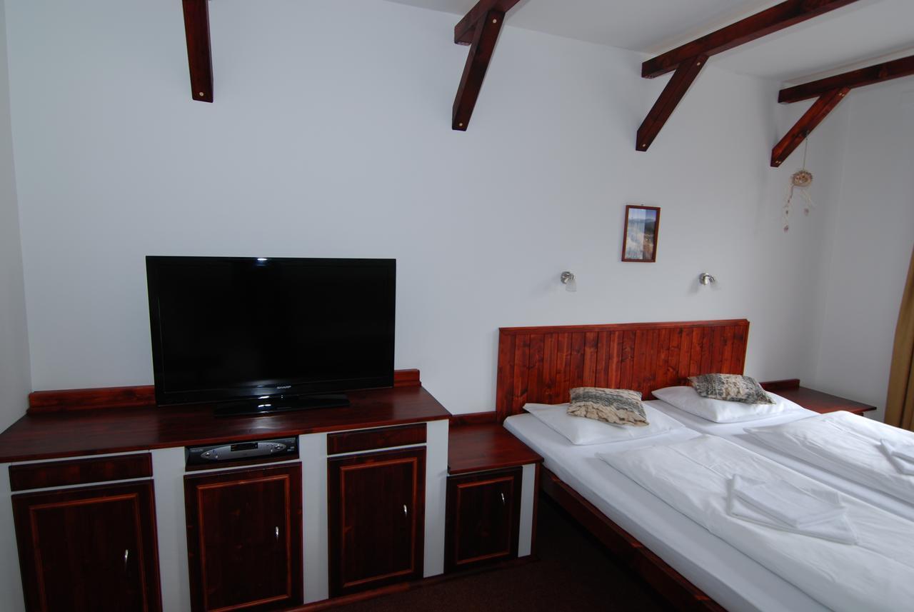 Rodinny "Hotel U Mustku" Desná Esterno foto