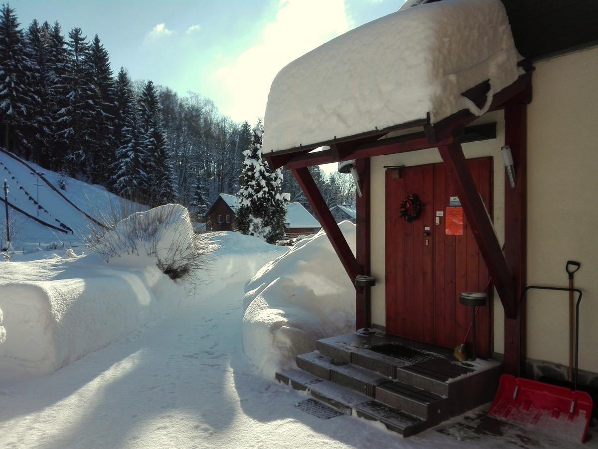 Rodinny "Hotel U Mustku" Desná Esterno foto
